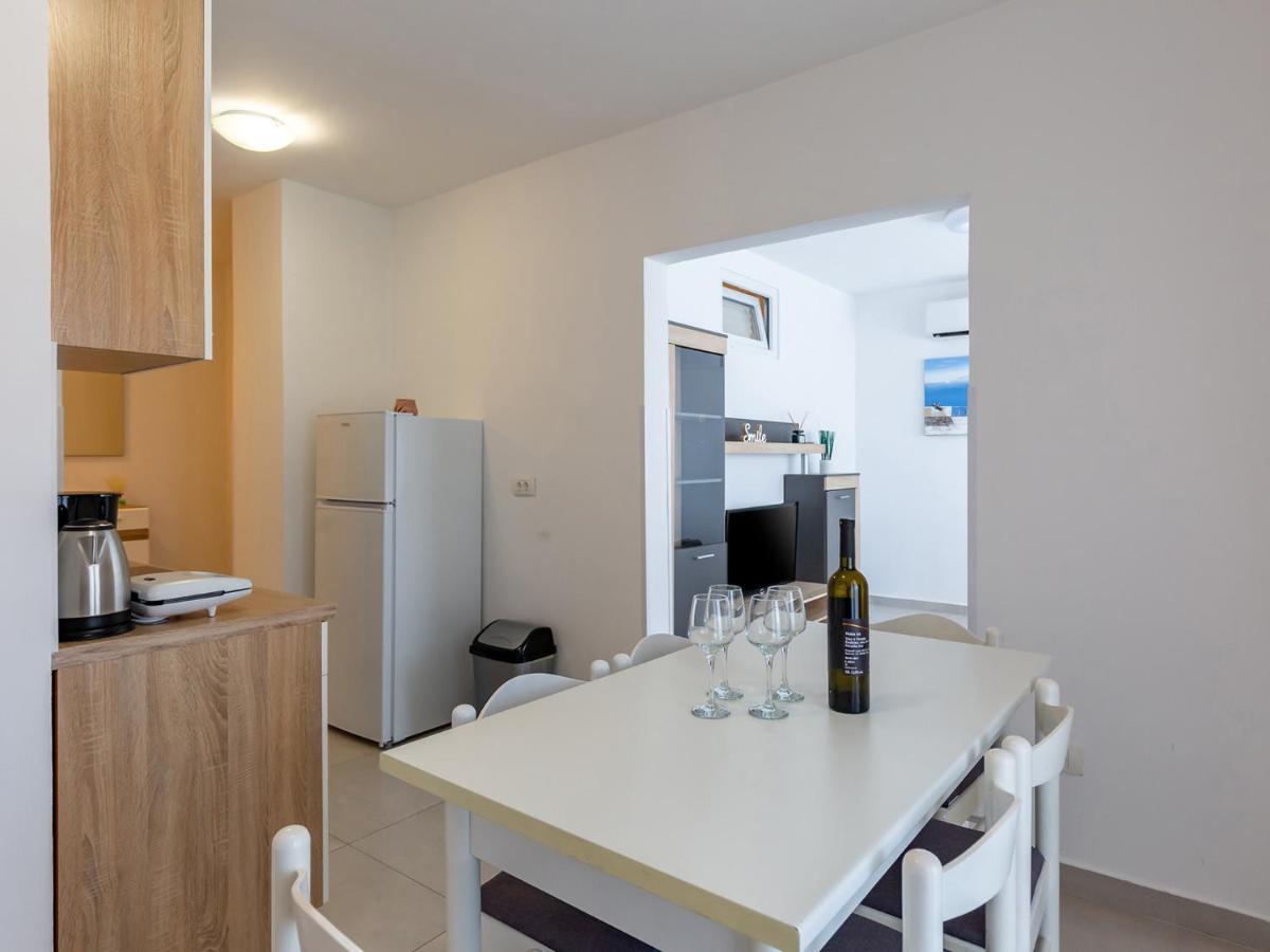 Amoroso Apartment 200M From Sea 波雷奇 外观 照片
