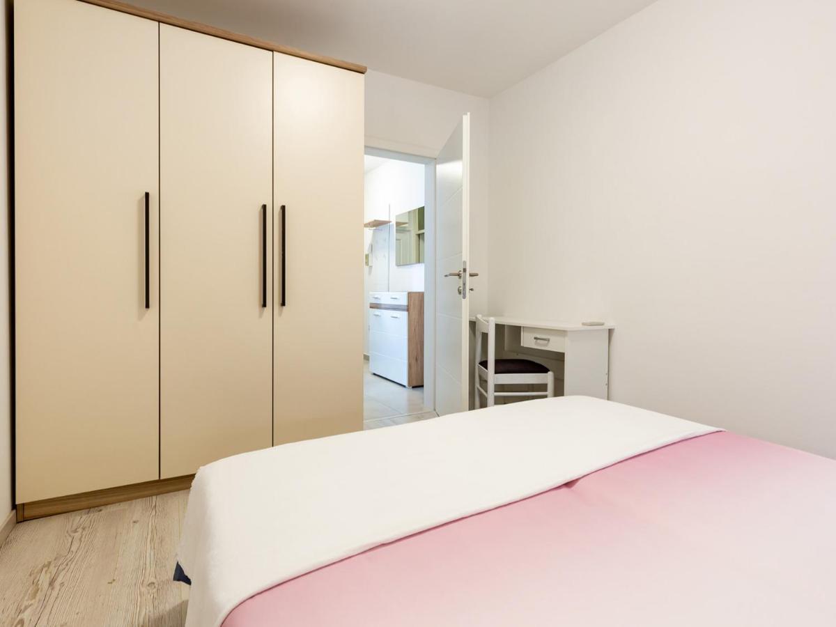 Amoroso Apartment 200M From Sea 波雷奇 外观 照片