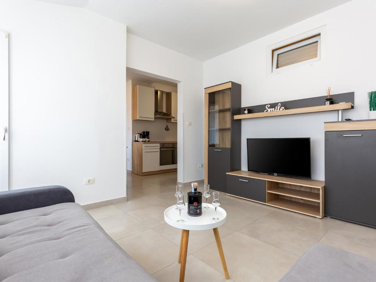 Amoroso Apartment 200M From Sea 波雷奇 外观 照片